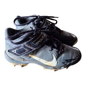 Nike Kids Black and Gold Sneakers